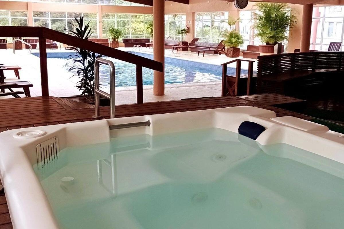 Apartamento No Residencial Village No Centro De Gramado, Com Piscina Aquecida E Hidromassagem Екстер'єр фото